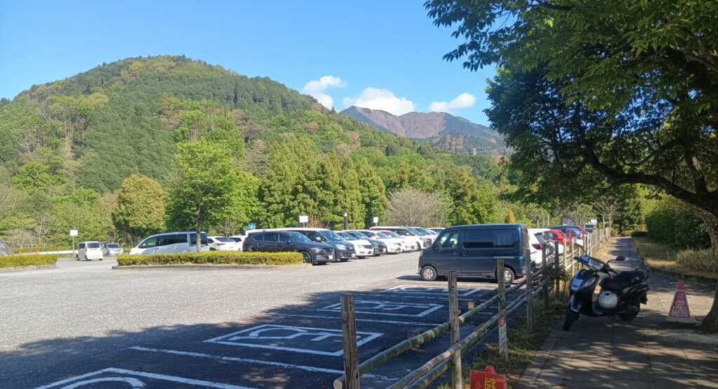 秦野市戸川公園の駐車場