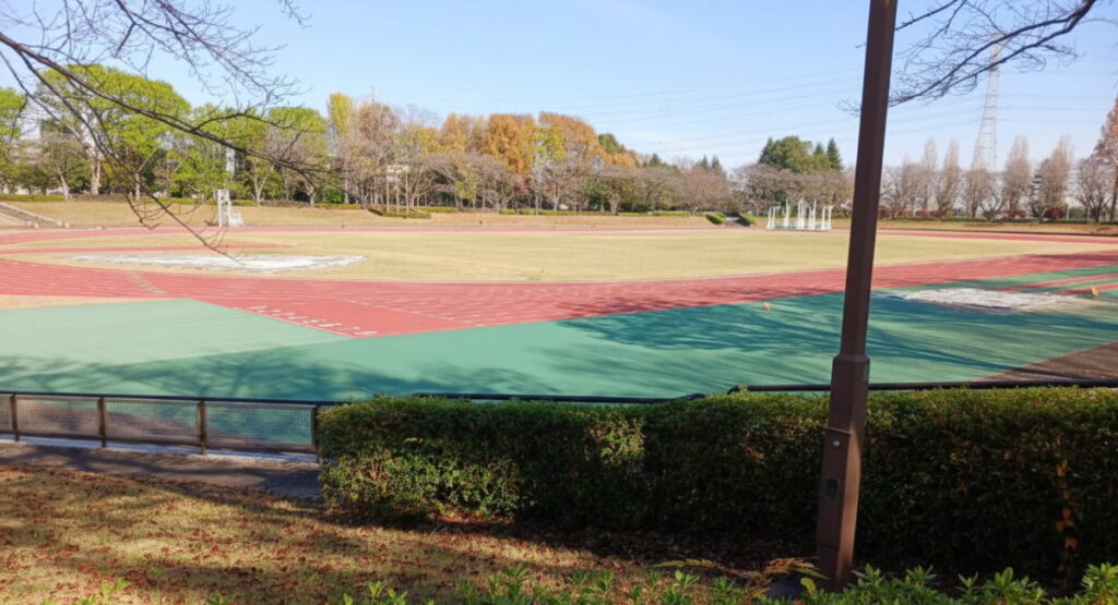 あきる野市秋留台公園の競技場