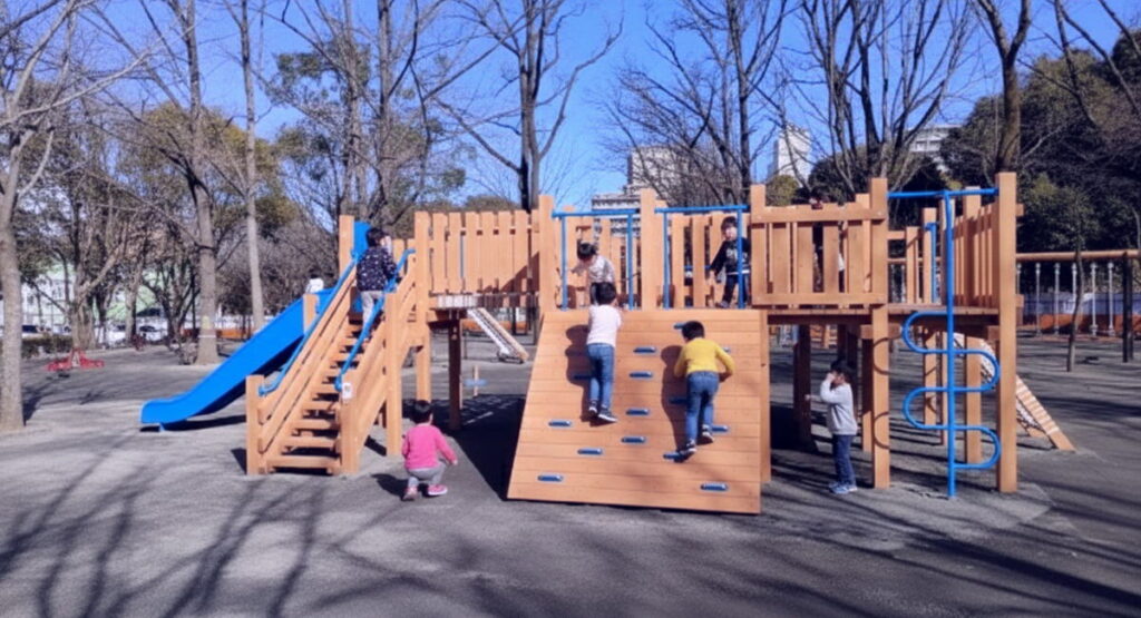 江東区都立木場公園の遊具広場