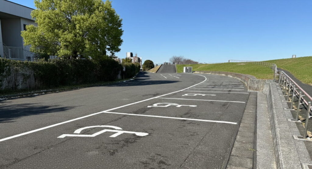 東京都北区荒川岩淵関緑地の駐車場