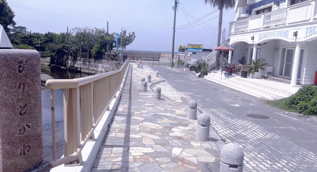 葉山町森戸海岸への行き道